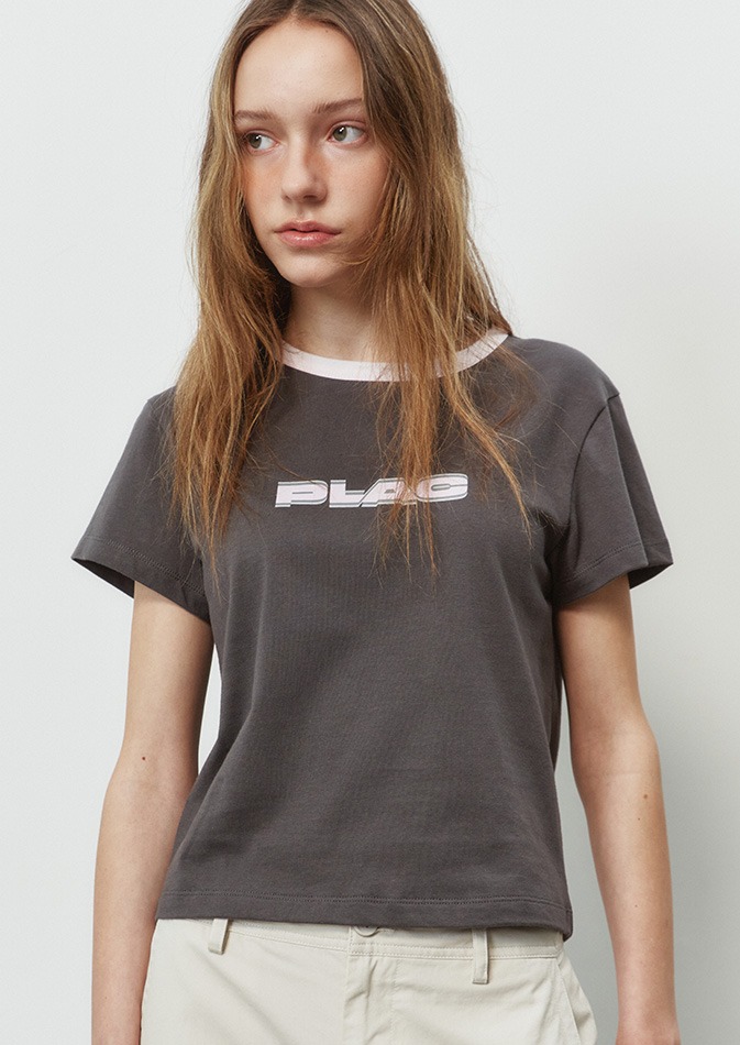 [앨리스펑크 pick&#039;s]컬러 포인트 로고 크롭 티셔츠 차콜